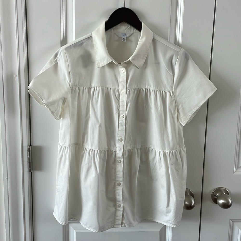 Time and Tru winter white short sleeved tiered blouse top size M (8-10).
